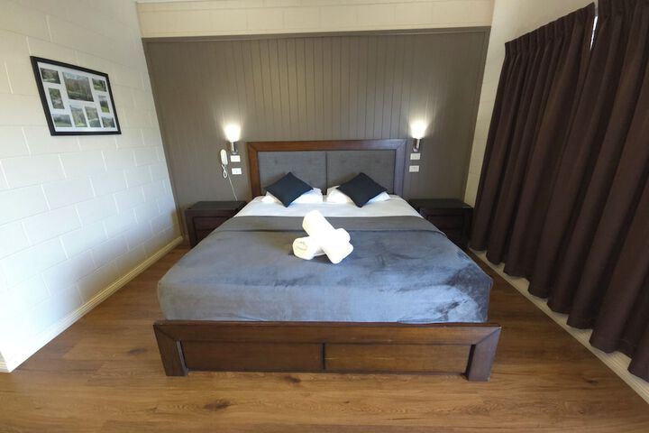 Room 6 of 33
