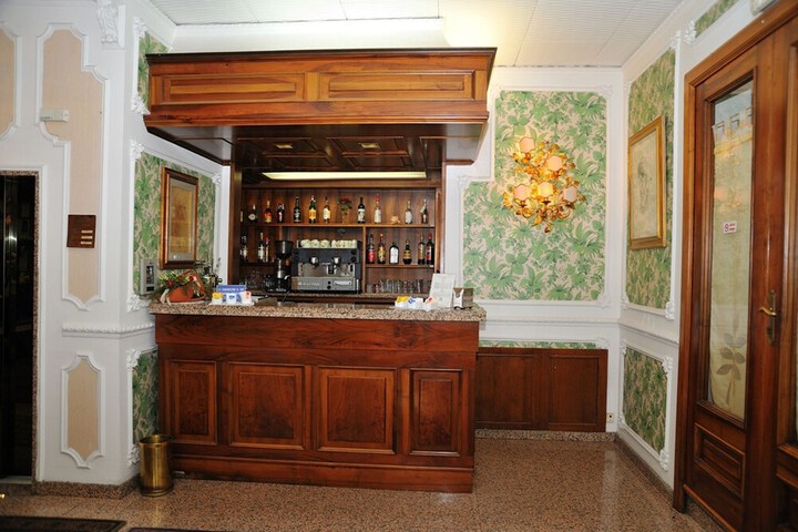 Lounge 57 of 63