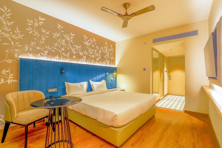 Room 6 of 18