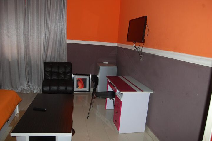 Room 4 of 10