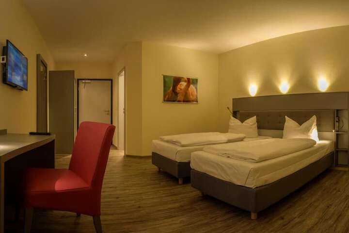 Room 3 of 25