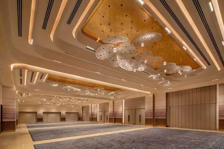 Ballroom/Hall 113 of 136