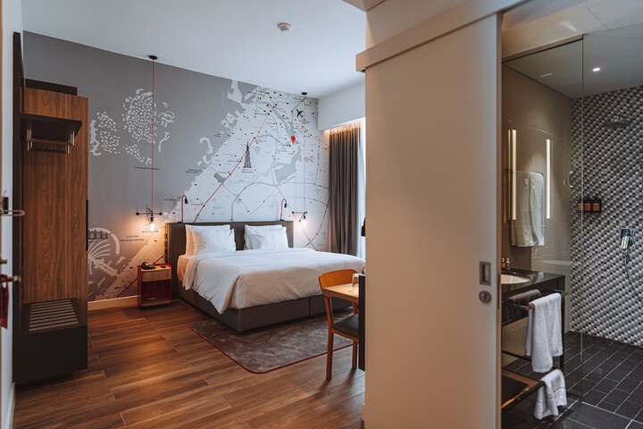 Room 5 of 40