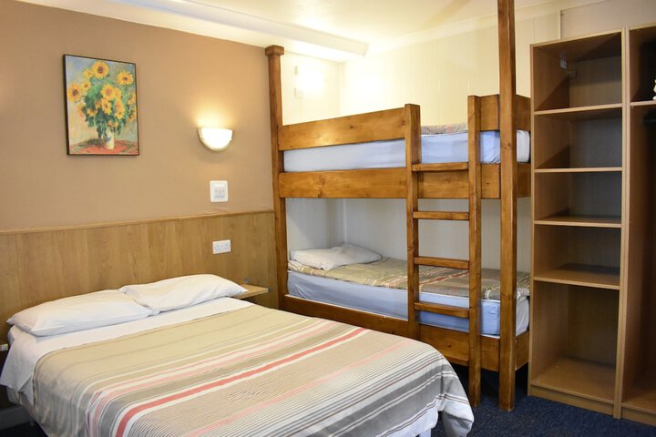 Room 16 of 40