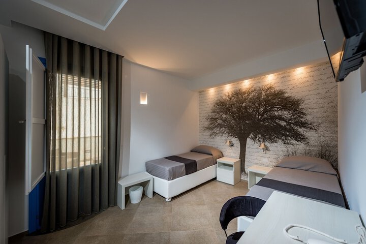 Room 9 of 46