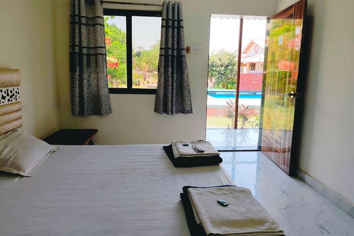 Room 8 of 18