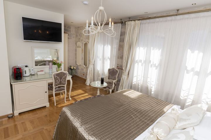 Room 3 of 31