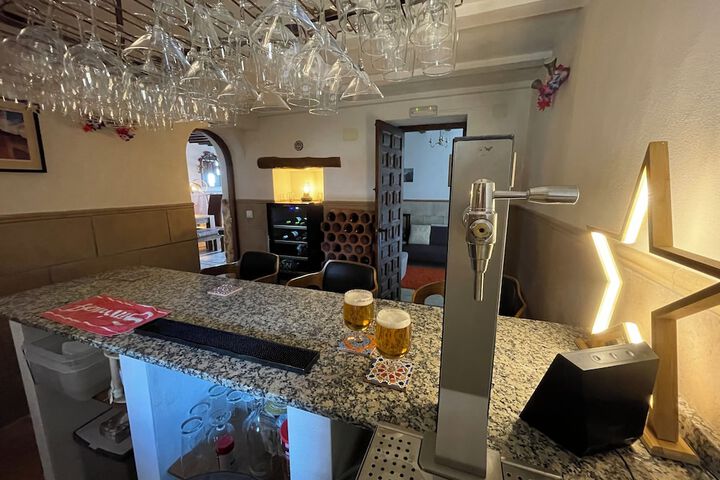 Lounge 19 of 25
