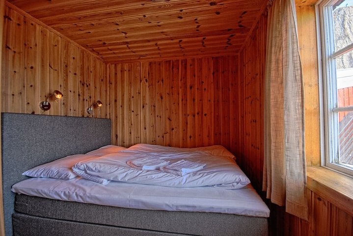 Room 4 of 204