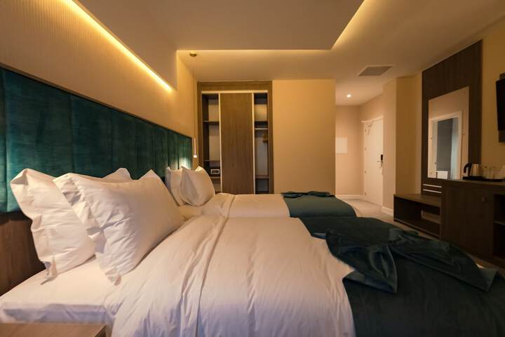 Room 13 of 31