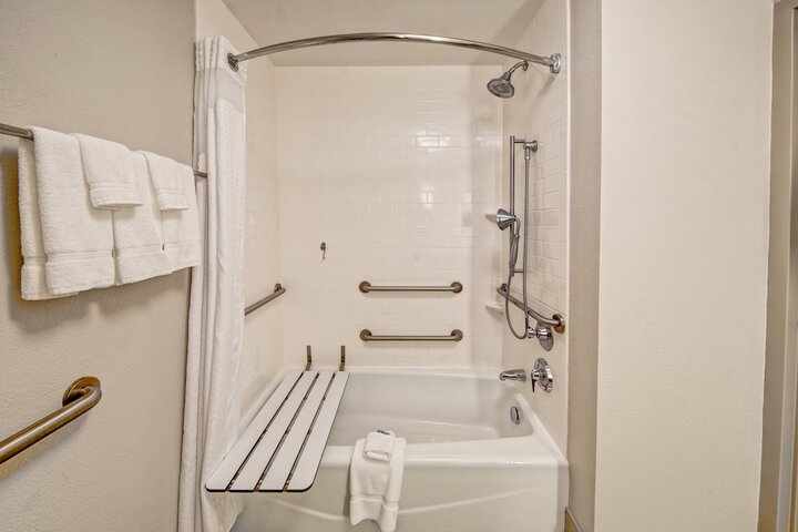 2 Queen Bed Suite Communication Accessible (7 of 8)