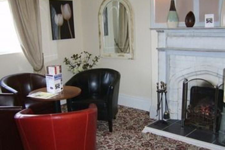Lounge 10 of 14