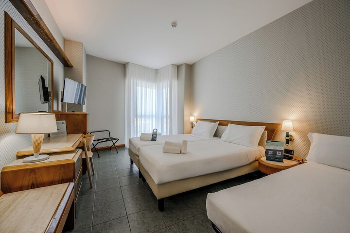 Room 20 of 97