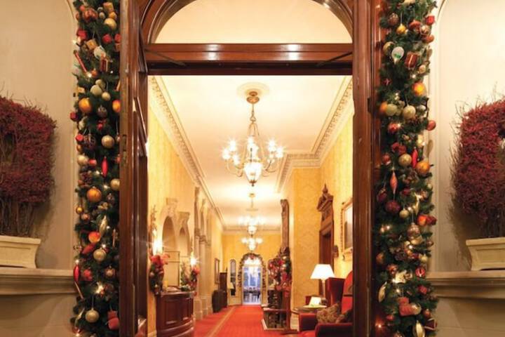 Ballroom/Hall 94 of 137