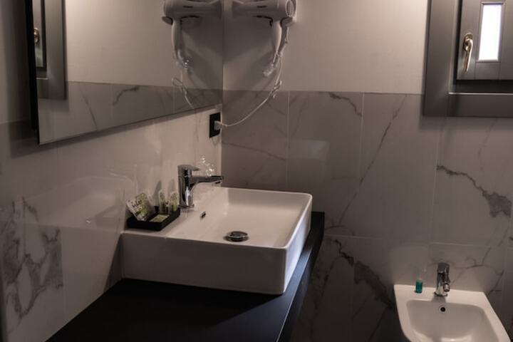 Room 147 of 209