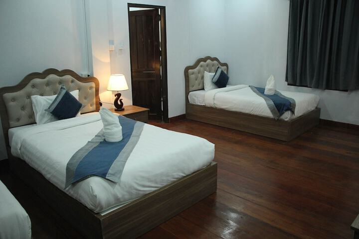 Room 16 of 38