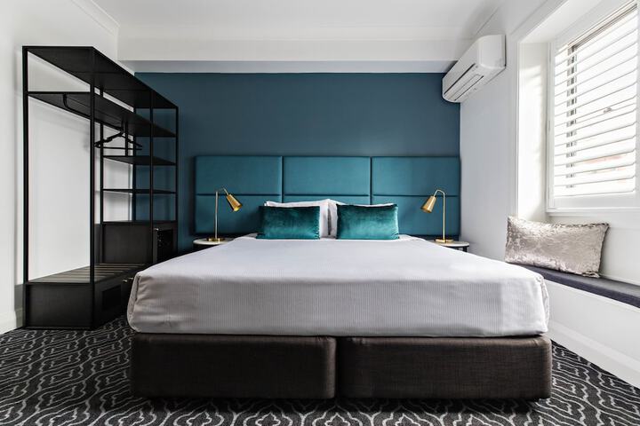 Room 25 of 74