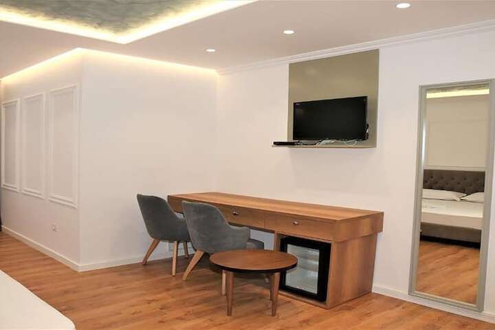 Room 18 of 37