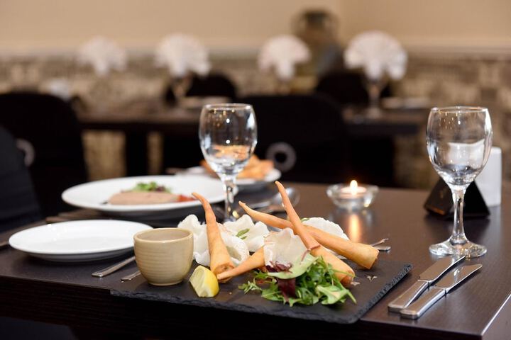 Dining 16 of 36