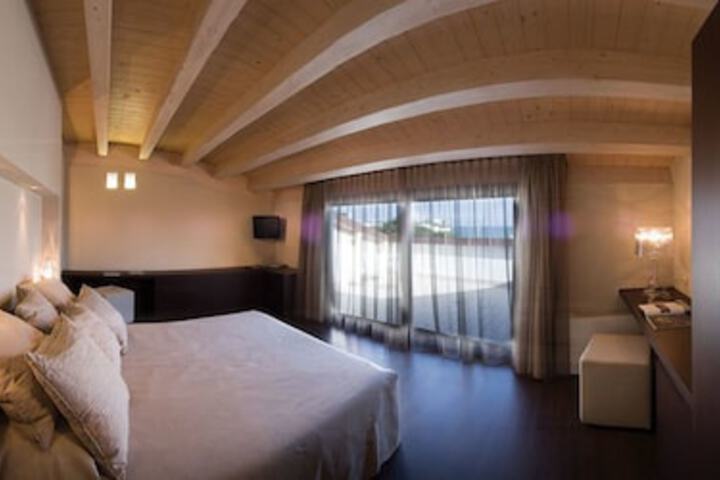 Room 4 of 92
