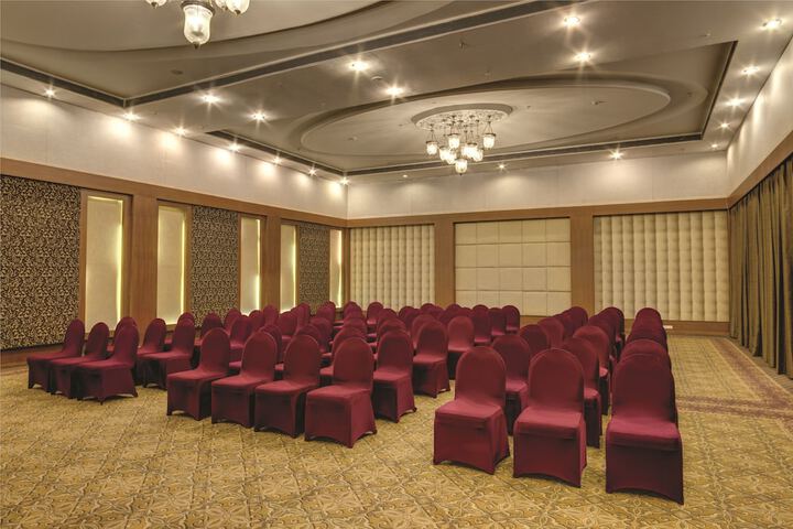 Ballroom/Hall 83 of 115