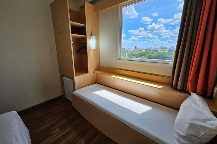 Room 10 of 62