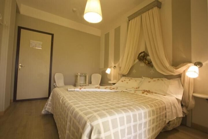 Room 15 of 62