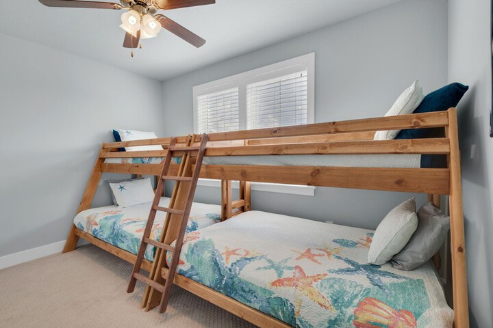Room 8 of 9