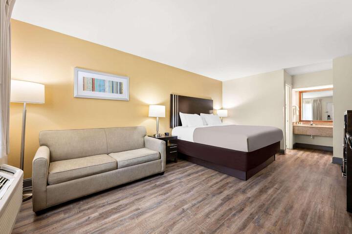 1 King Bed (14 of 18)