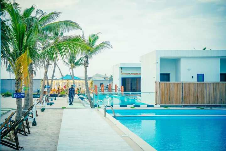 Pool 21 of 38
