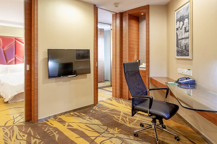 Room 52 of 127
