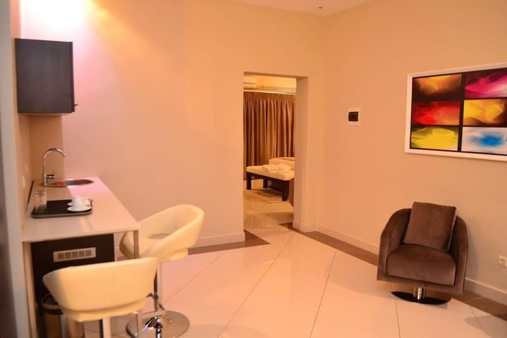 Room 10 of 12