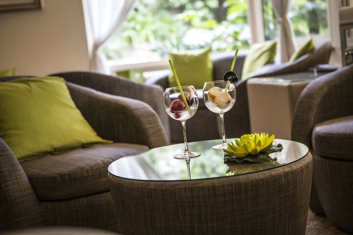 Lounge 72 of 87