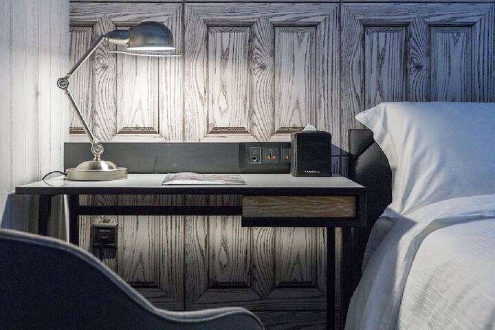Room 27 of 61