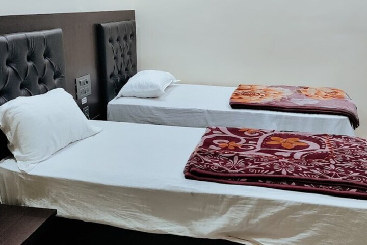 Room 3 of 10