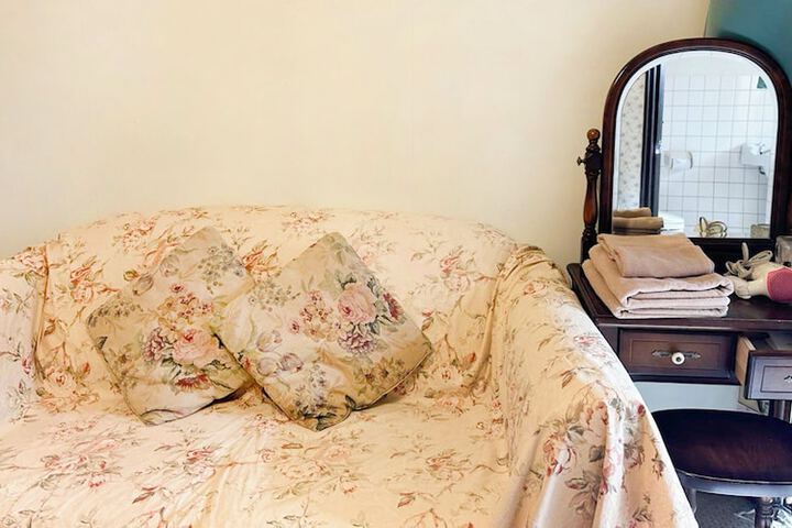 Room 4 of 48