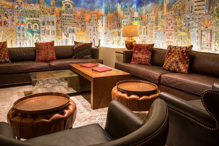 Lounge 129 of 160