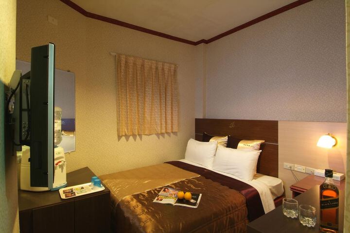 Room 11 of 27