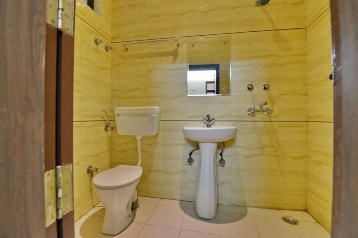 Room 7 of 12