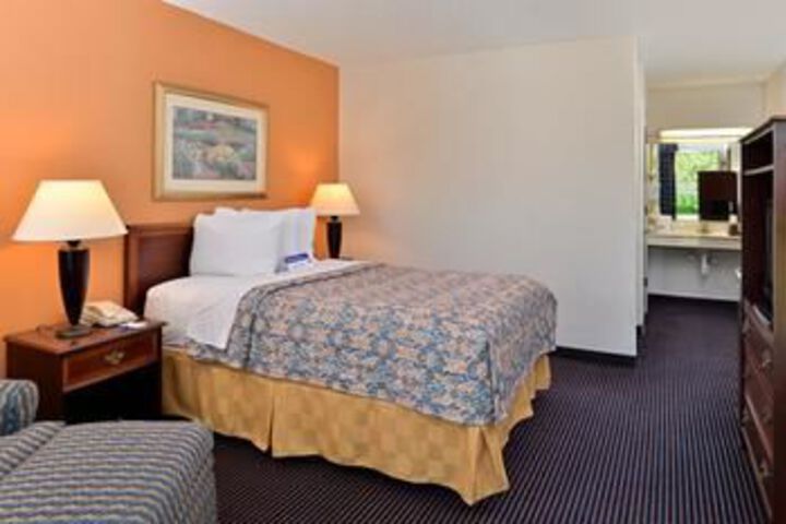 Hotel Suite Photo