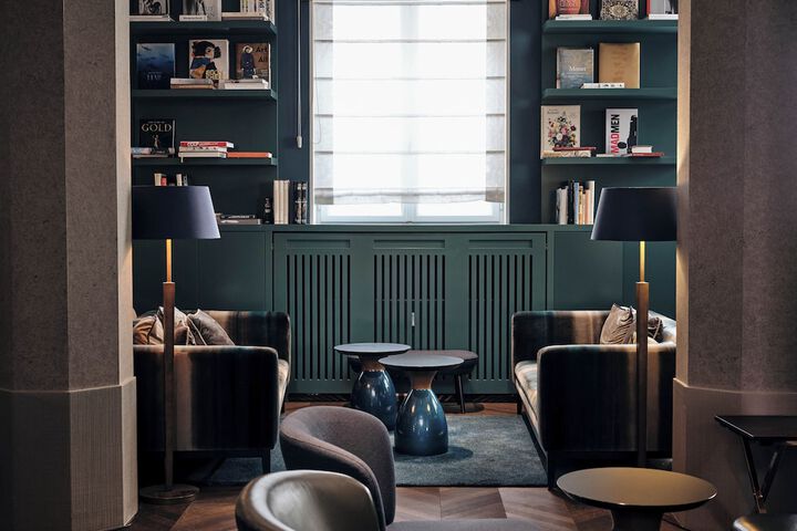 Lounge 58 of 72