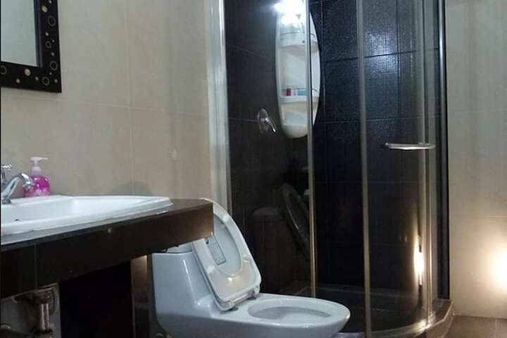 Room 10 of 23
