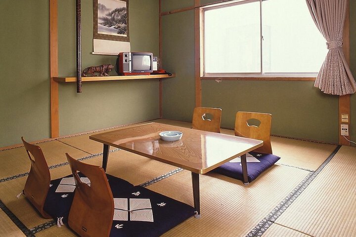 Room 5 of 156