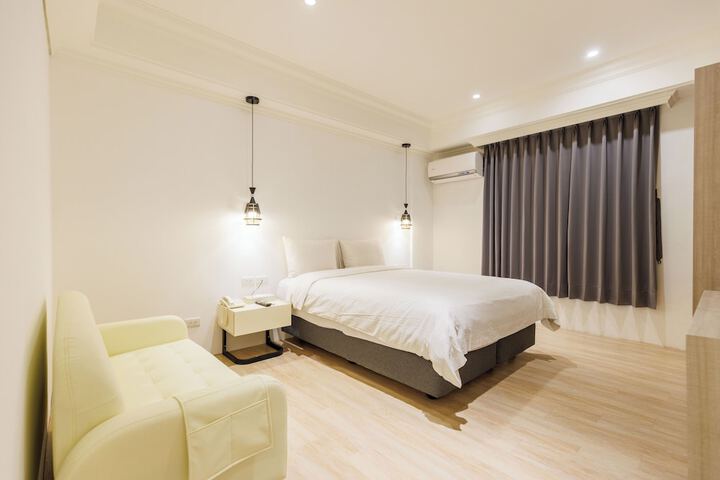 Room 14 of 18