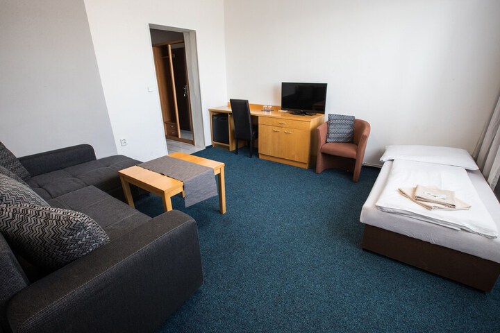 Room 7 of 28