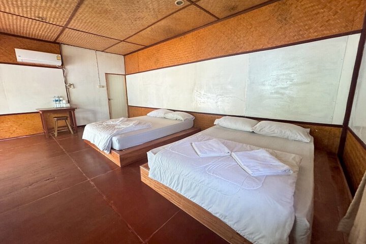Room 27 of 68