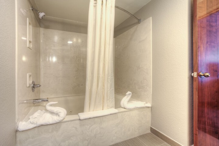 Jetted tub