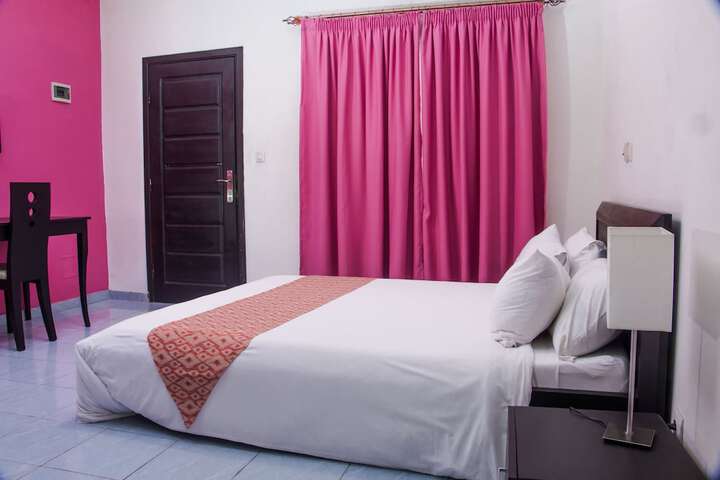 Room 9 of 39