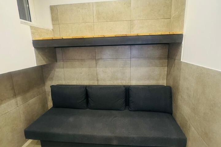 Room 6 of 27