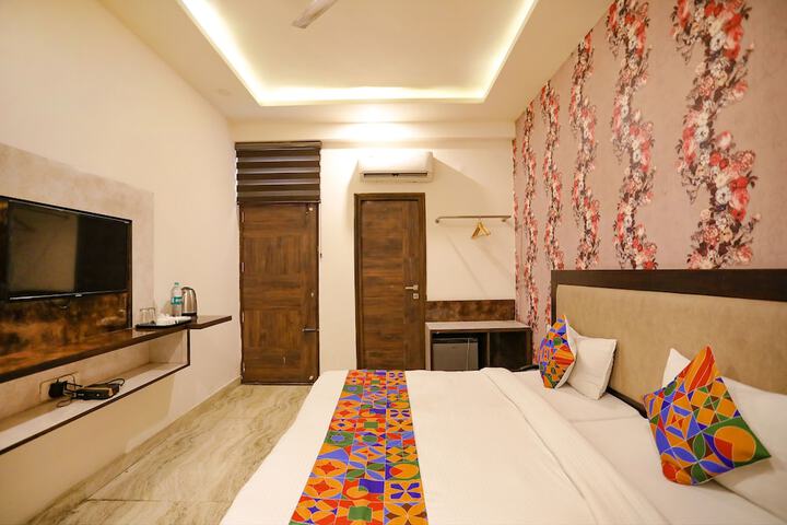 Room 9 of 32
